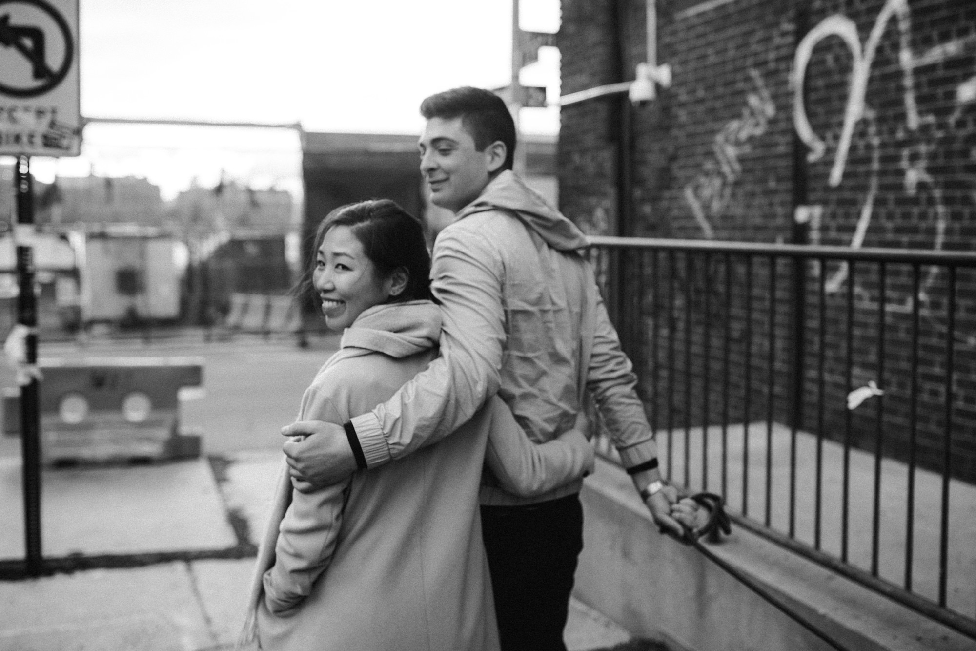 Couple walking through Willaimsburg