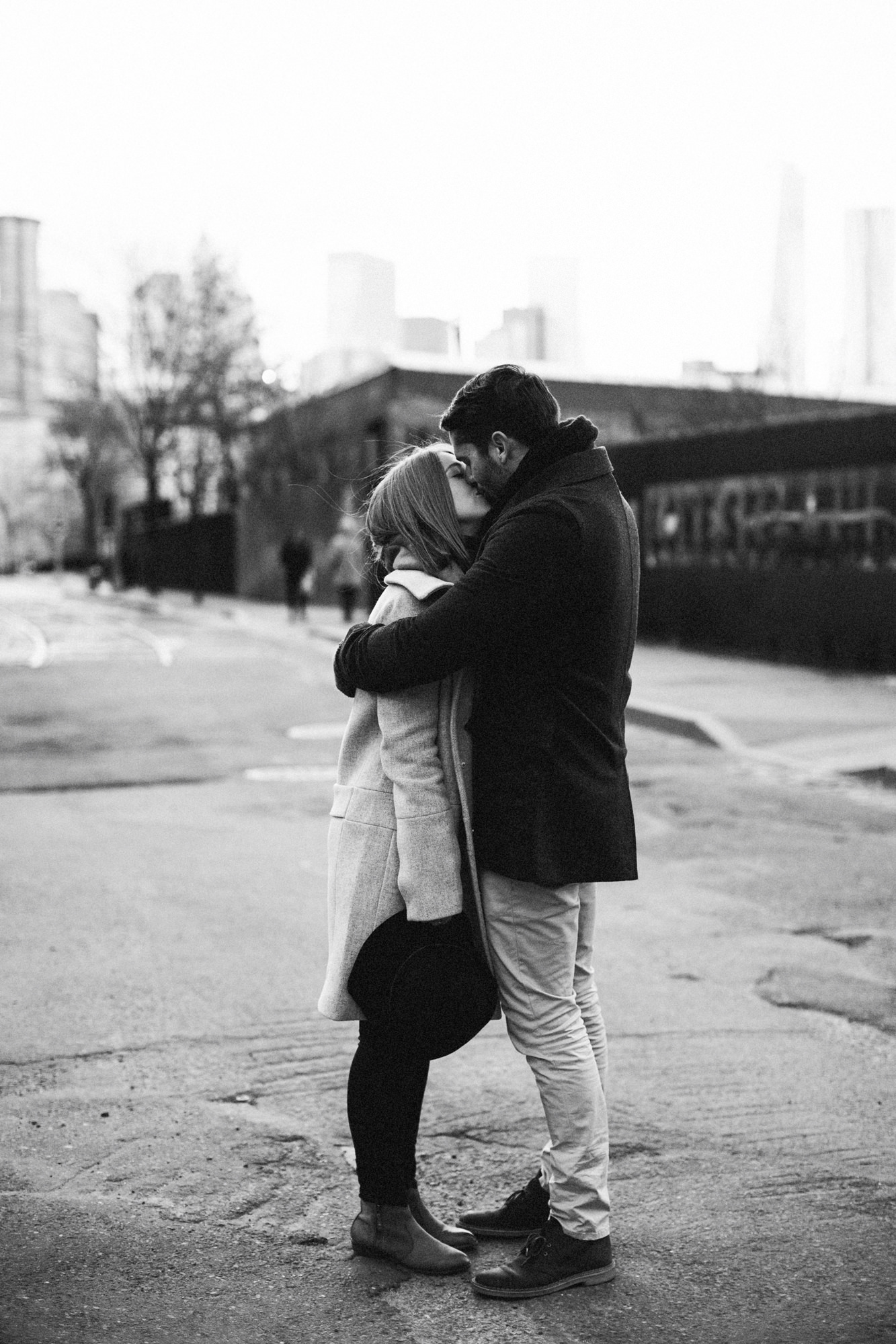 Couple kissing in DUMBO